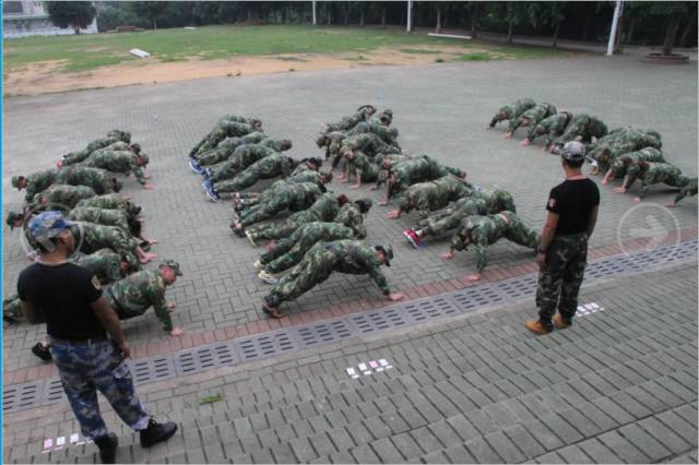 Treinamento de Desenvolvimento da Academia Militar OMG Huangpu 2016